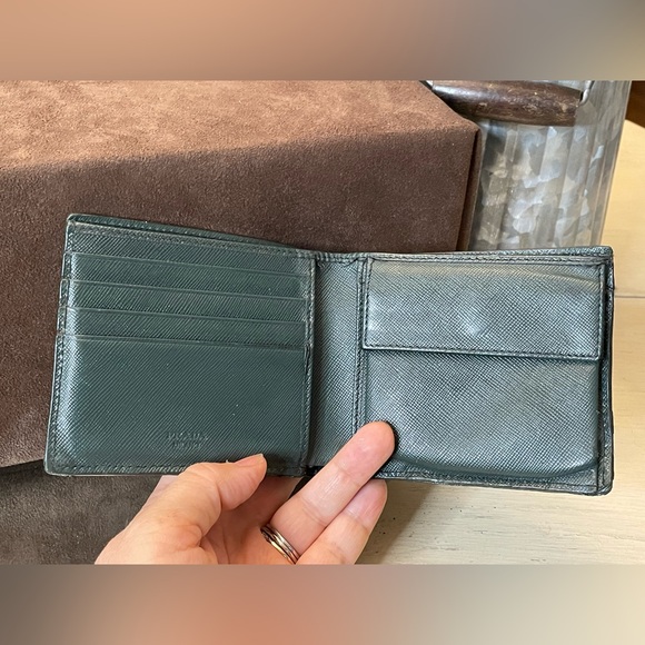 *Authenticity Card Included* Prada Dark Green Bifold Men’s Wallet - Picture 6 of 15
